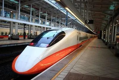 高铁堵门女教师后悔 干扰高铁正常运行会产生哪些危害