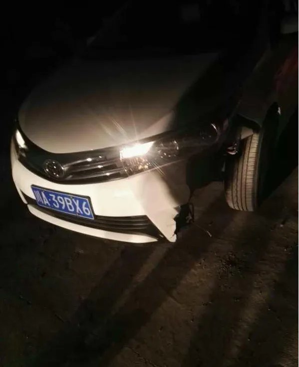 嫌犯撞开警车逃逸是怎么回事？