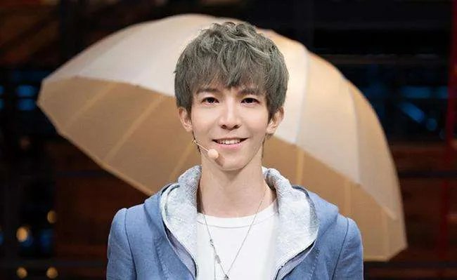郭敬明被尔冬升怼哭后，全场各路人马的反应说明了什么？
