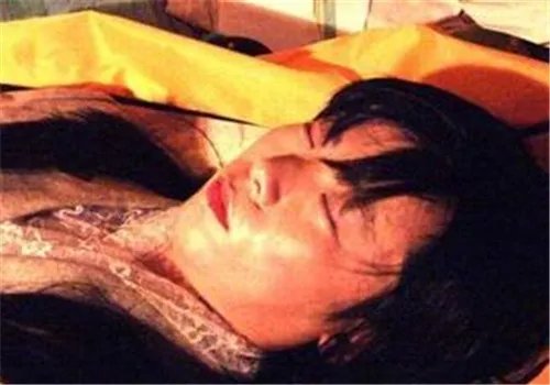 古墓挖出会呻吟女人 工人吓傻（图）
