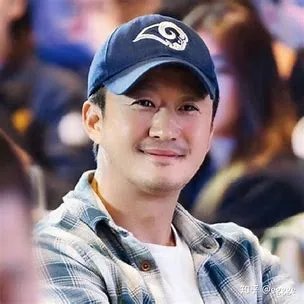 吴京参加活动被冻到原地转圈圈,艺人的工作有多辛苦?
