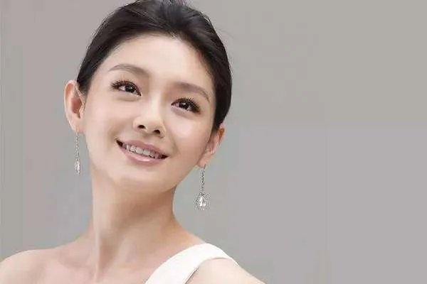 陈赫被女儿围观打游戏，娱乐圈还有哪些明星喜欢晒儿女？