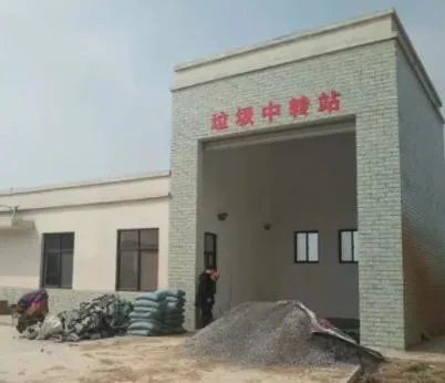 官方回应庄稼地里现两层楼高豪华公厕:系垃圾中转站!需要如此豪华吗?