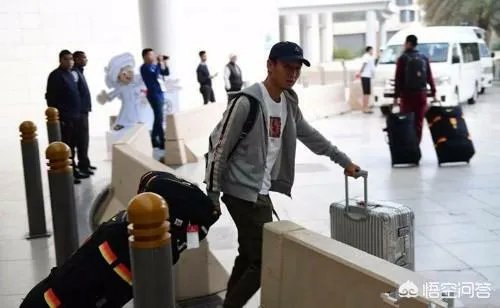 国足输给伊朗以后状态如何?他们在回国的飞机上会做什么?