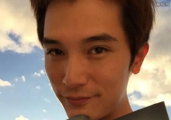 邱泽李毓芬公开恋情 邱泽的现任女友是李毓芬吗？
