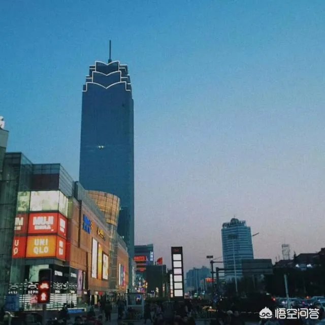 为什么保定的万博和茂业这么近，但是万博却比茂业火那么多？