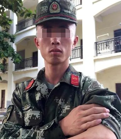 战士如何接住坠楼老人？