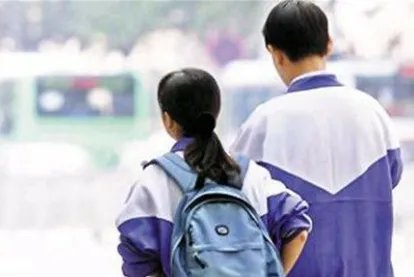 班主任受邀当10年前早恋学生证婚人,他们能够走到今天有多不易?