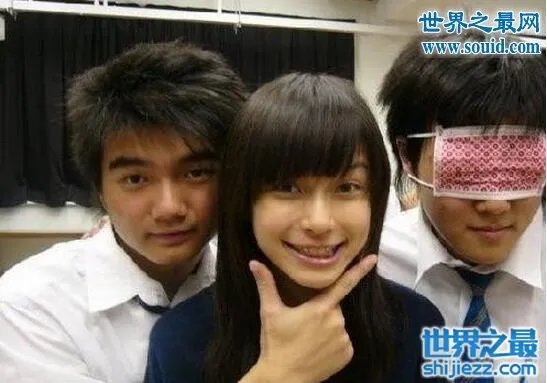 杨颖angelababy素颜照，素颜照比整容前还吓人 
