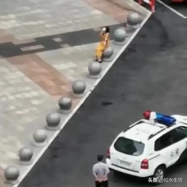 北京一女子在商场吃饭时被通知核酸检测阳性崩溃大哭值得同情吗?
