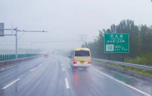 武汉暴雨后现棉花白云海 网友:感觉身处仙境当中