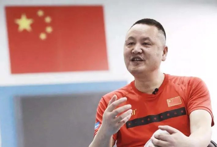 中国游泳功勋教练徐国义是什么时候病逝的？
