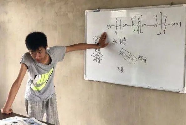 庞贝病男孩被重点高校录取,他是怎么做到的?