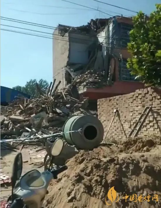 河南周口四层楼房坍塌原因已查明 原来是邻居地基挖太深!