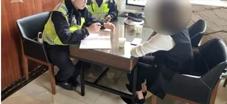 新人斑马线拍照行为是否可取？