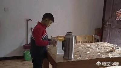 如何看待11岁男孩欠下“巨额债务”?