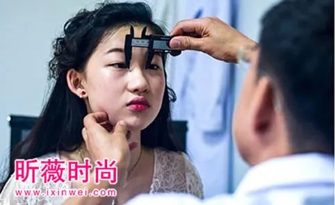 女生整容成刘亦菲 想成为小龙女?