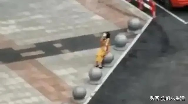 北京一女子在商场吃饭时被通知核酸检测阳性崩溃大哭值得同情吗?