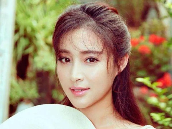 教育局回应受捐学生嘲讽式感谢信,为啥网友说学生内容真实,引起极度舒适?