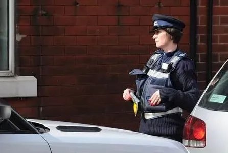 桑切斯因何违停而被罚款?