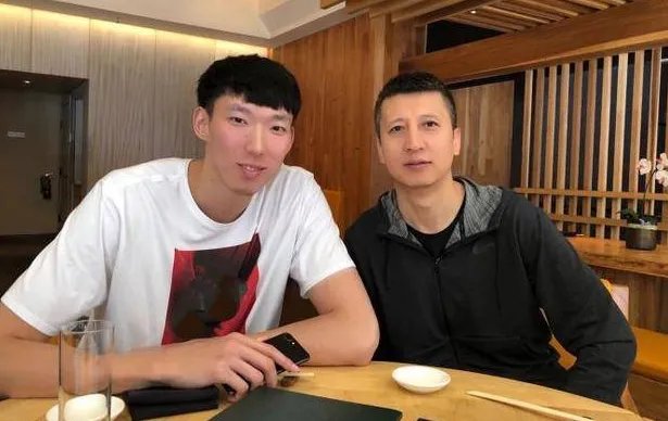 周琦与郭士强在哪里合影?