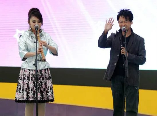 曾格格冯晓泉的组合名字是什么? 中国古典笛子吹响获赞多