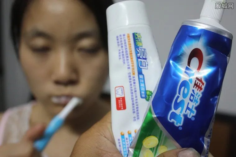 假冒品牌牙膏被查 快来看有没有你用的牙膏