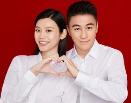 我不是有无限额度的富二代,何猷君这话什么意思呢?