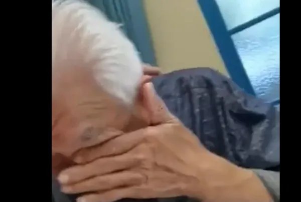 孙女中秋突然回家爷爷哭了是怎么回事?