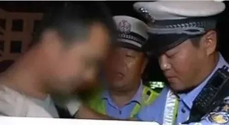 男子冒充交警查车是怎么回事?