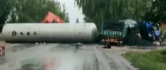 宁夏同心三车连撞事故有人伤亡吗?