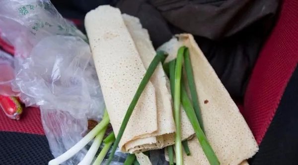 民工带煎饼打工是怎么回事?