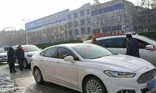关于河南大爷大妈国庆组团拦婚车一事,你有何看法?