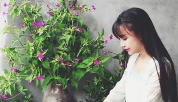关于李子柒品牌螺蛳粉吃出刀片一事,她本人是咋回应的?