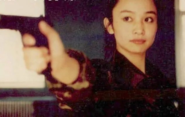 90后美女保镖走红 长相甜美身材傲人(图)