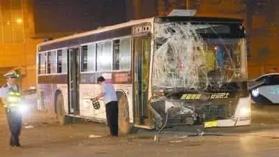 北京公交车站车祸是怎么回事？