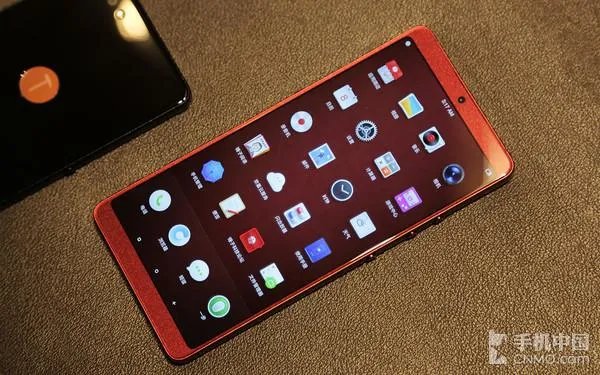 坚果Pro2体验评测:硬件终于追上了设计