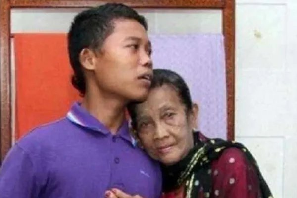 印尼19岁少夫软禁74岁妻子防出轨,这么做不违法吗?