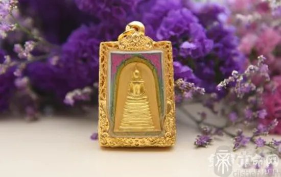 泰国佛牌不要碰只是谣传,不但能碰佩戴还可以带来好运