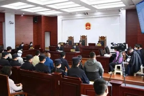 郑渊洁实名举报的著作权案开庭,该案件的具体细节是什么?
