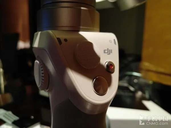 坚果Pro2体验评测:硬件终于追上了设计
