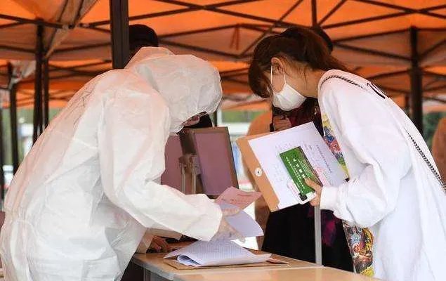 如何看待一批高校调整秋季教学时间这件事呢?