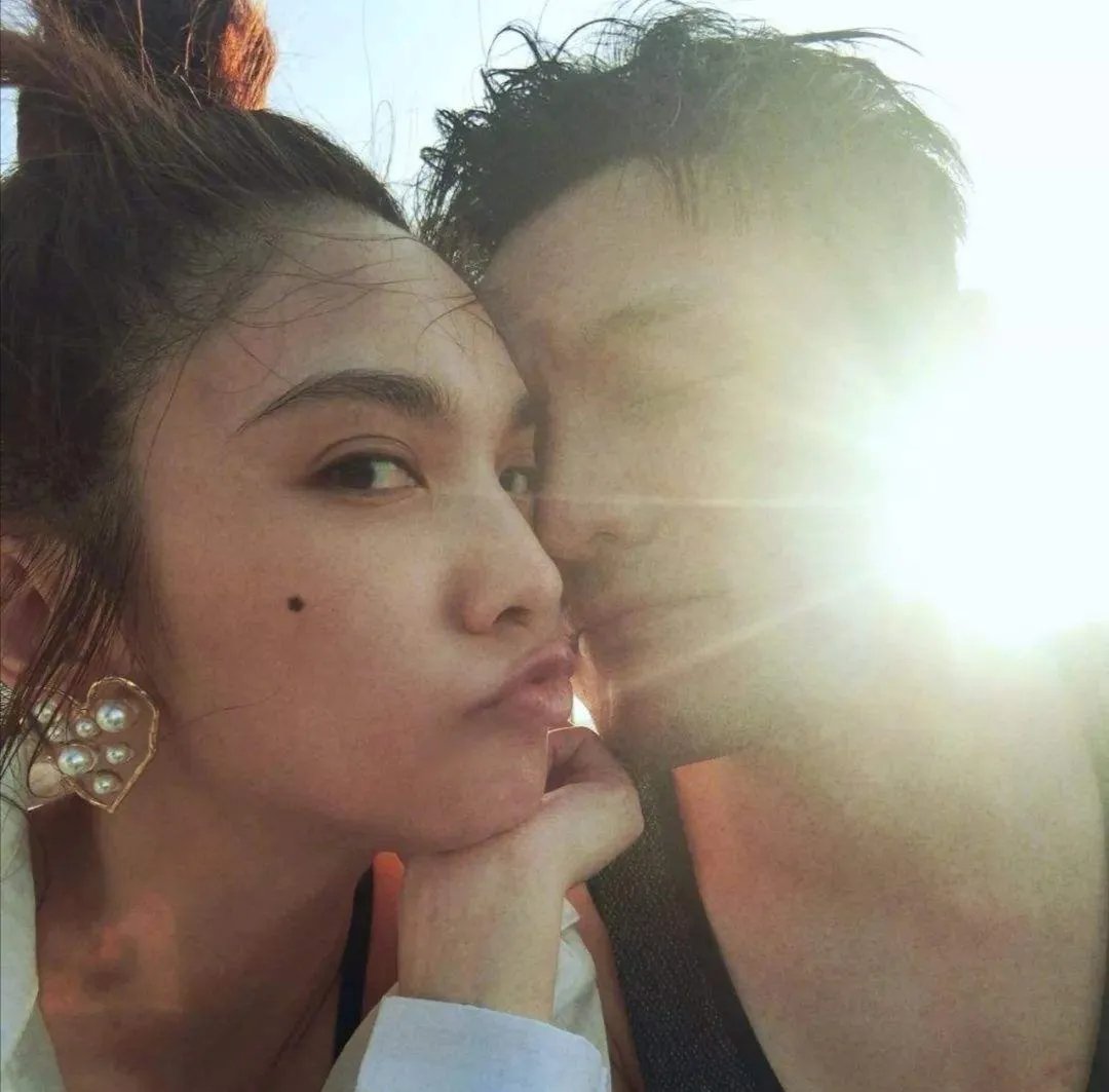 杨丞琳发文告别黄鸿升,为何李荣浩的留言让人动容呢?