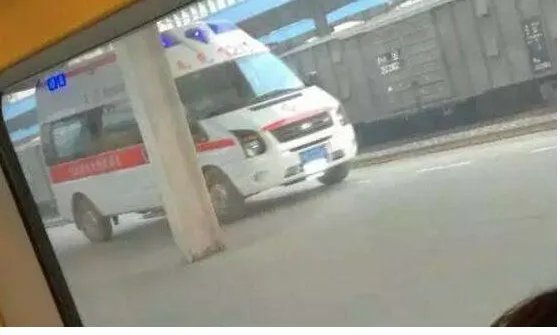 动车突然停车等人是怎么回事?