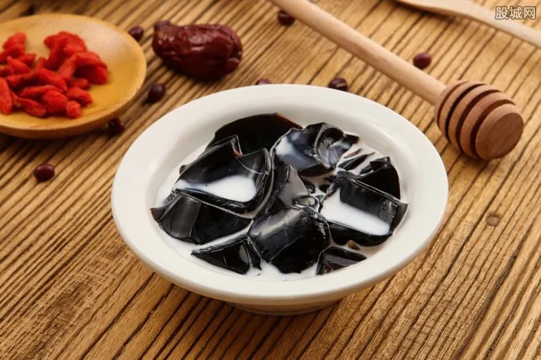 网红店被吊销执照 多名顾客因食用甜点出现中毒