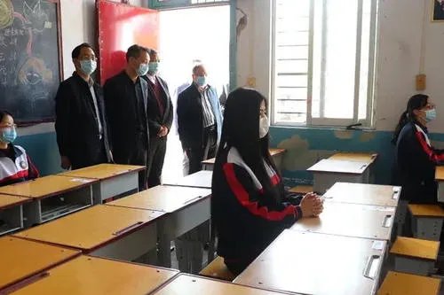 乌市为出疆复课学生开绿色通道,他们现在开学合适吗?