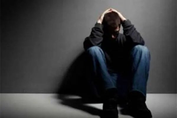 跳楼砸死父亲女生患抑郁症，抑郁症为什么这么可怕？