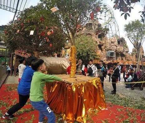 景区摇钱树被摇断说明了什么问题？