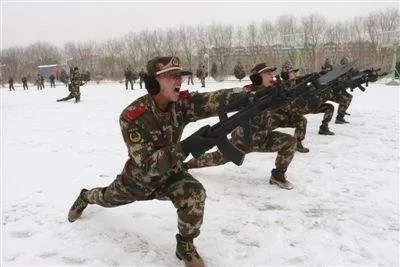雪天骑马撞人逃逸将受到什么处罚?