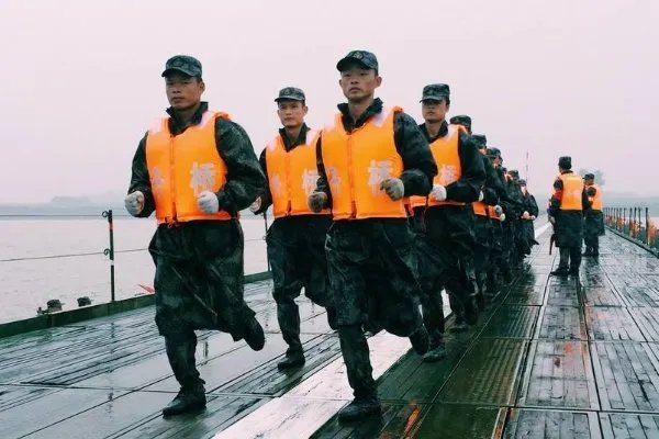 舟桥部队35分钟在黄河飞架浮桥,野战桥有哪些通行限制?